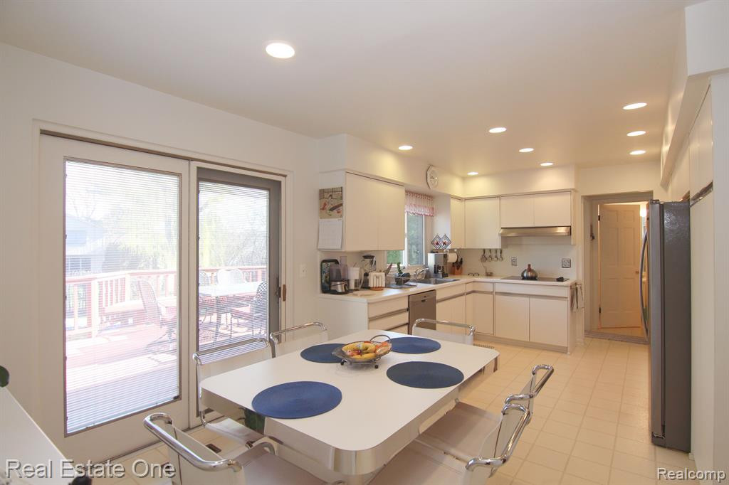 5441 PROVINCIAL Drive, Bloomfield Hills, MI 48302 — Photo 9