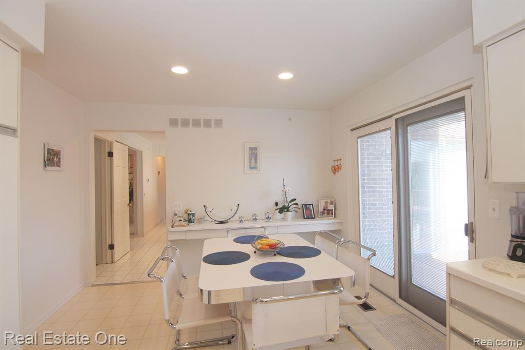 5441 PROVINCIAL Drive, Bloomfield Hills, MI 48302 — Photo 10