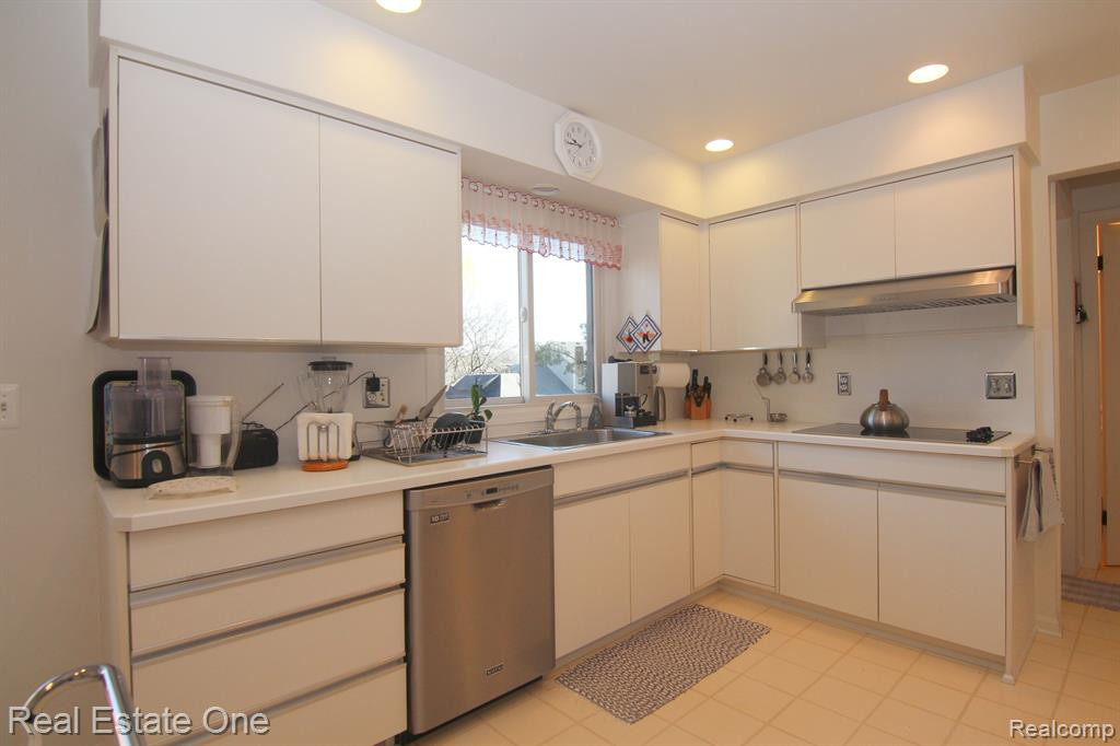 5441 PROVINCIAL Drive, Bloomfield Hills, MI 48302 — Photo 11