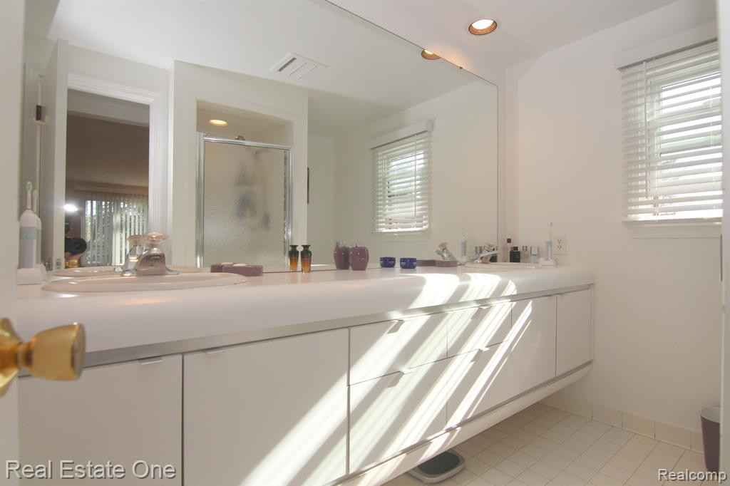 5441 PROVINCIAL Drive, Bloomfield Hills, MI 48302 — Photo 17