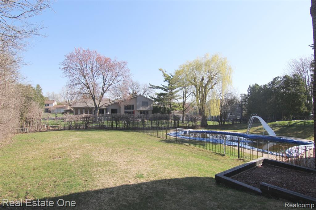 5441 PROVINCIAL Drive, Bloomfield Hills, MI 48302 — Photo 37
