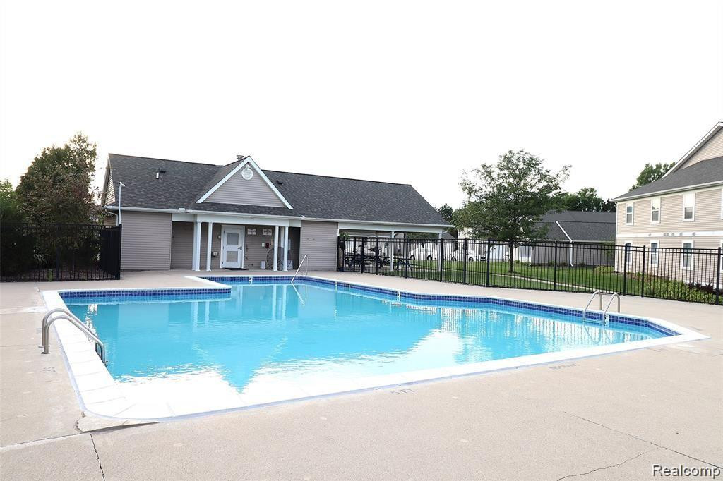 1327 HEATHERWOOD Lane, Ann Arbor, MI 48108 — Photo 4