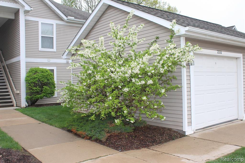1327 HEATHERWOOD Lane, Ann Arbor, MI 48108 — Photo 5