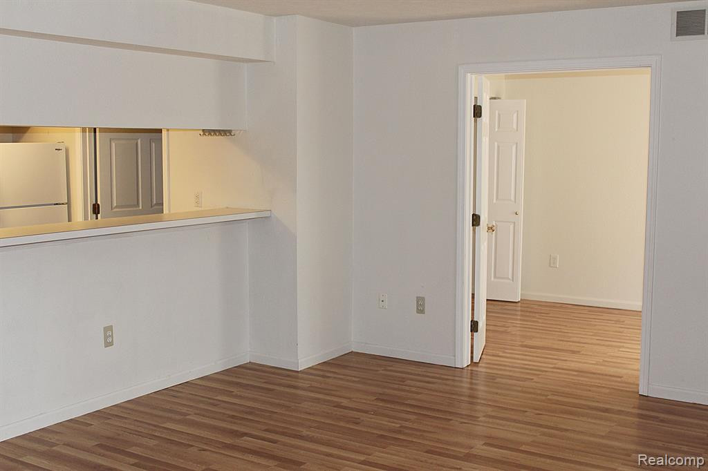 1327 HEATHERWOOD Lane, Ann Arbor, MI 48108 — Photo 8