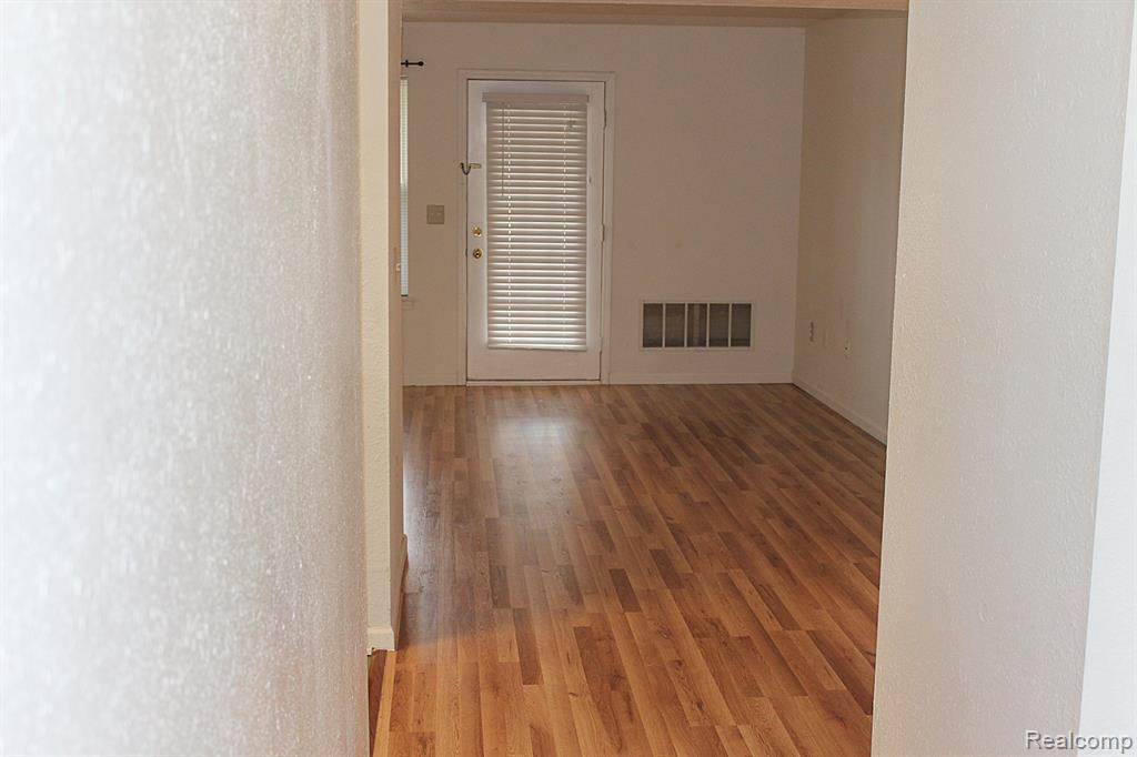 1327 HEATHERWOOD Lane, Ann Arbor, MI 48108 — Photo 9