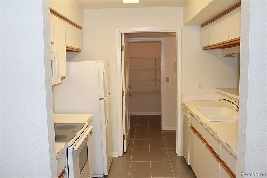 1327 HEATHERWOOD Lane, Ann Arbor, MI 48108 — Photo 15
