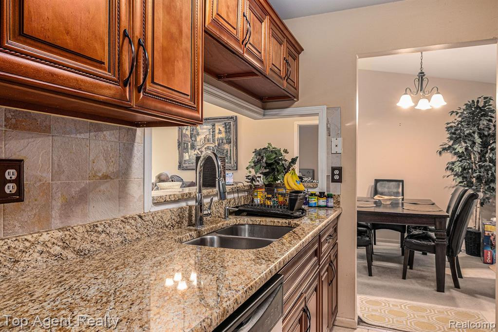 5844 Pine Aires Drive, Sterling Heights, MI 48314 — Photo 9