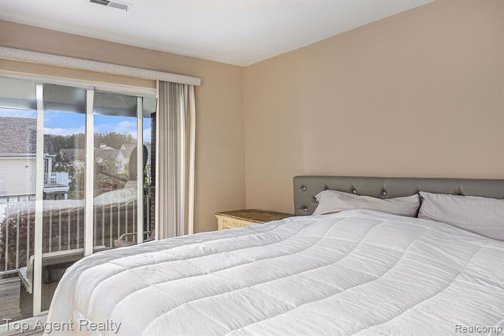 5844 Pine Aires Drive, Sterling Heights, MI 48314 — Photo 11