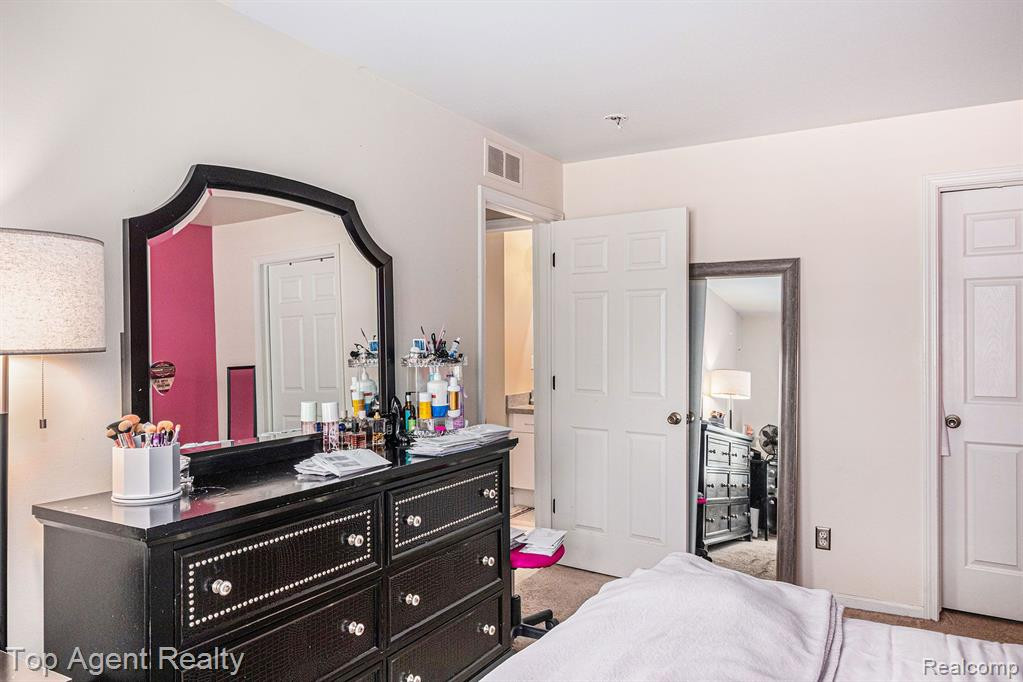 5844 Pine Aires Drive, Sterling Heights, MI 48314 — Photo 14