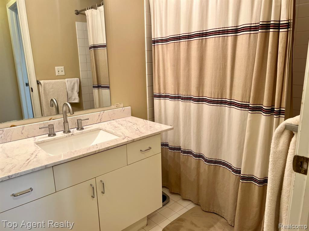 5844 Pine Aires Drive, Sterling Heights, MI 48314 — Photo 15