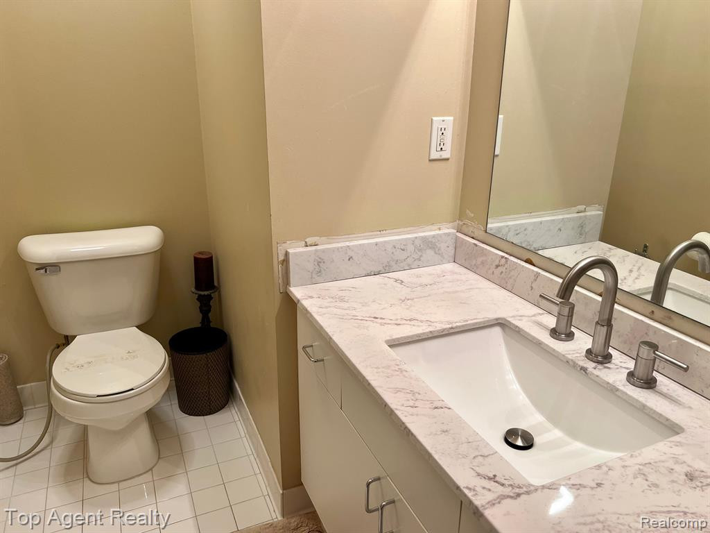 5844 Pine Aires Drive, Sterling Heights, MI 48314 — Photo 16