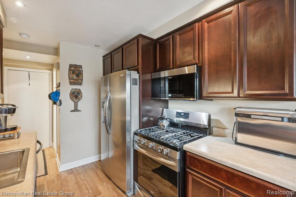 1492 DOVER Hill S, Walled Lake, MI 48390 — Photo 12