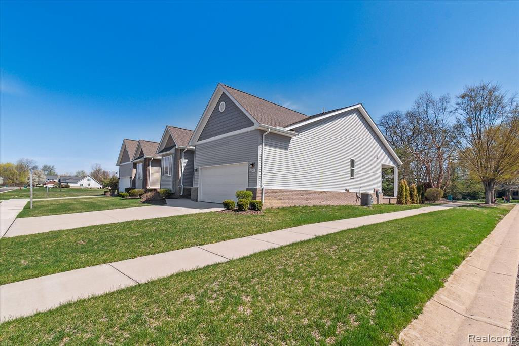 22503 GEORGIA PINE Drive, New Boston, MI 48164 — Photo 4