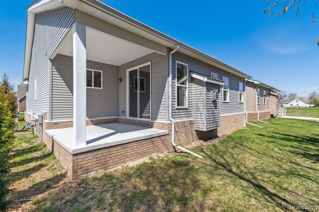 22503 GEORGIA PINE Drive, New Boston, MI 48164 — Photo 5