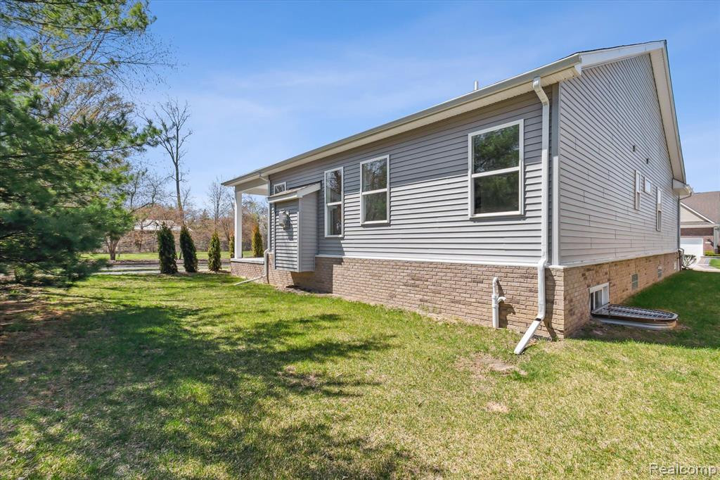 22503 GEORGIA PINE Drive, New Boston, MI 48164 — Photo 6