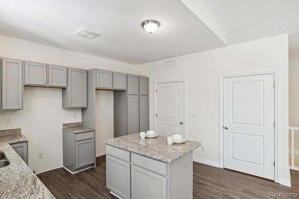 22503 GEORGIA PINE Drive, New Boston, MI 48164 — Photo 14