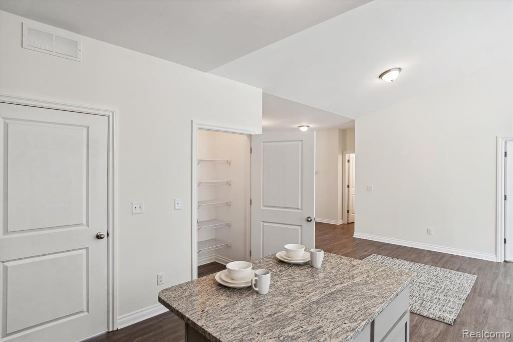 22503 GEORGIA PINE Drive, New Boston, MI 48164 — Photo 15