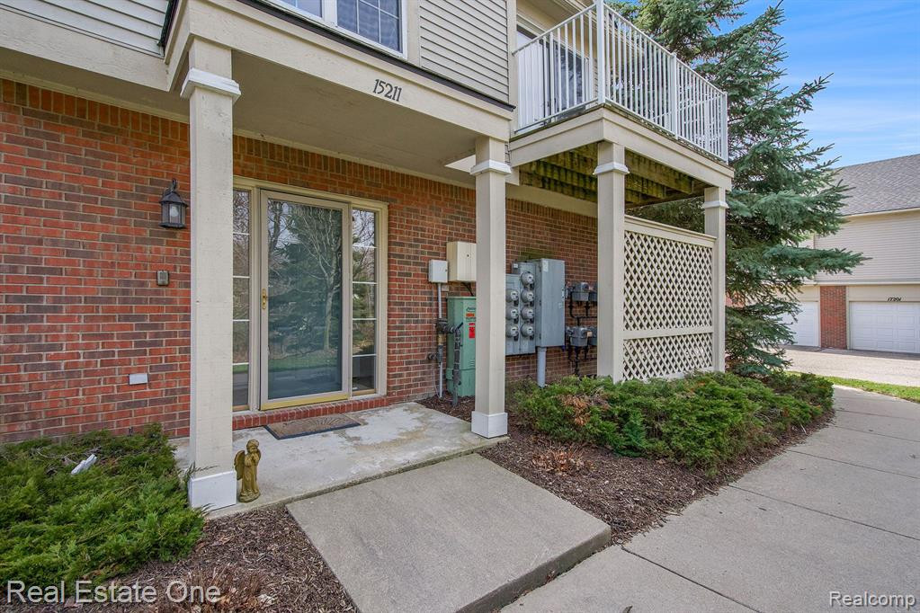 15211 CHESAPEAKE Circle, Walled Lake, MI 48390 — Photo 2