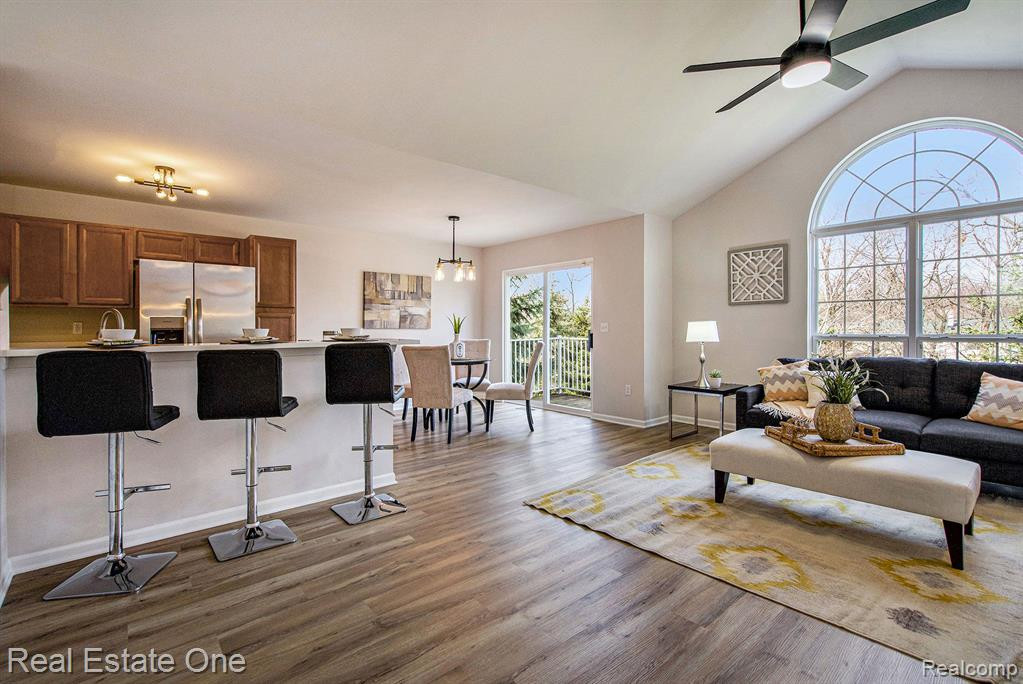 15211 CHESAPEAKE Circle, Walled Lake, MI 48390 — Photo 4