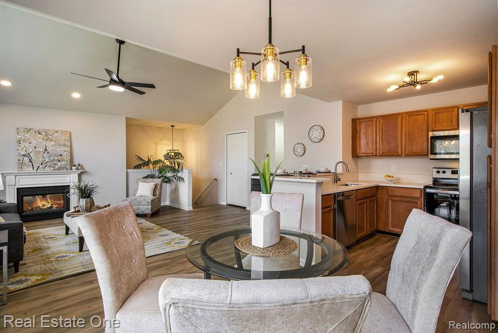 15211 CHESAPEAKE Circle, Walled Lake, MI 48390 — Photo 8