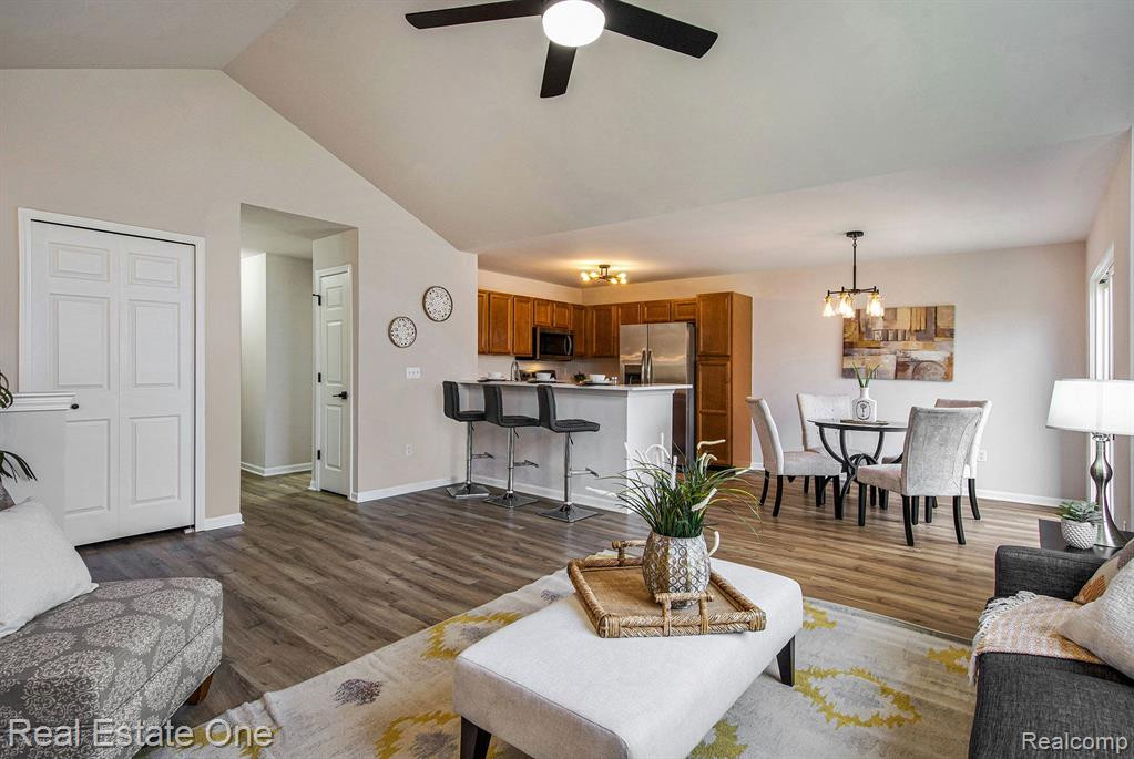 15211 CHESAPEAKE Circle, Walled Lake, MI 48390 — Photo 9