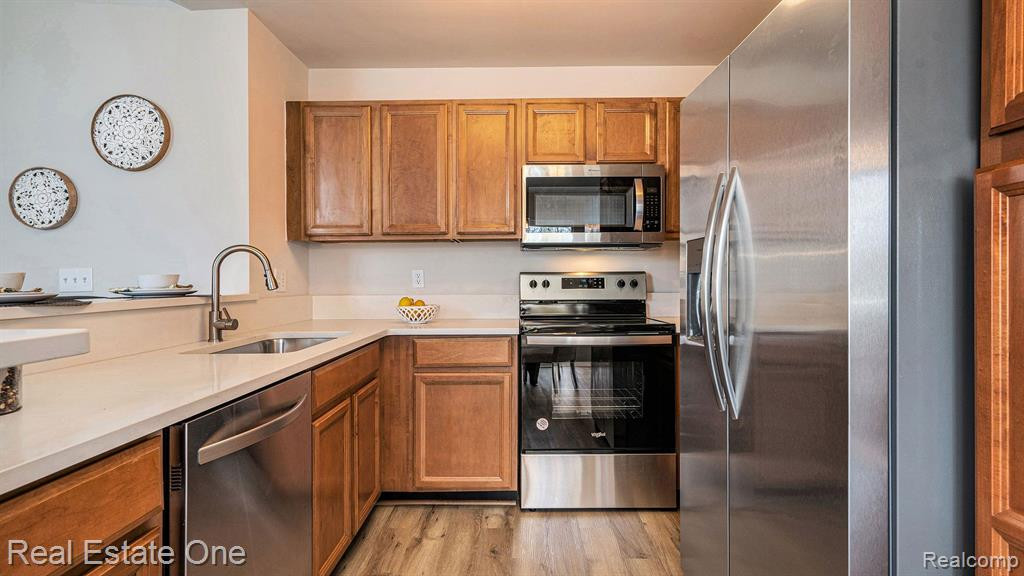 15211 CHESAPEAKE Circle, Walled Lake, MI 48390 — Photo 11