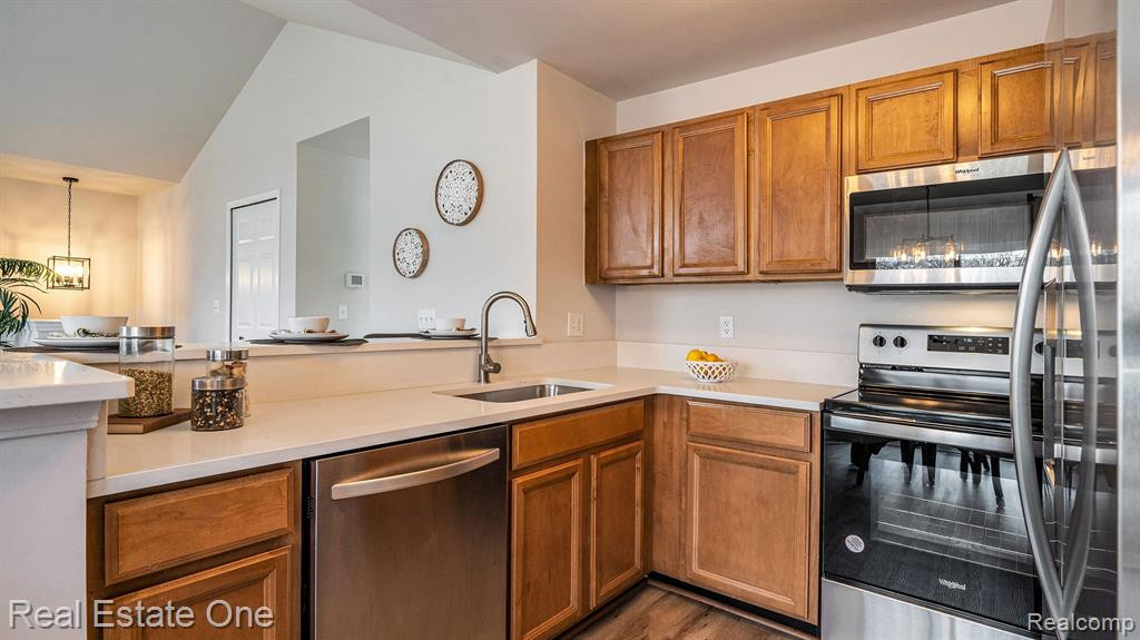 15211 CHESAPEAKE Circle, Walled Lake, MI 48390 — Photo 12