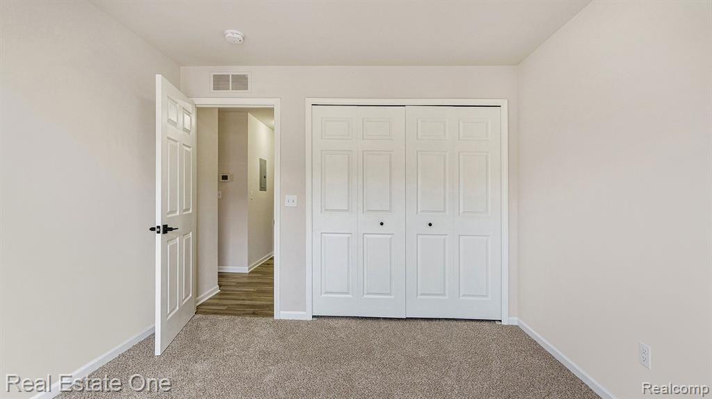 15211 CHESAPEAKE Circle, Walled Lake, MI 48390 — Photo 18