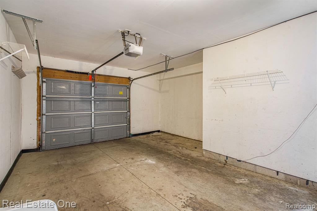 15211 CHESAPEAKE Circle, Walled Lake, MI 48390 — Photo 21