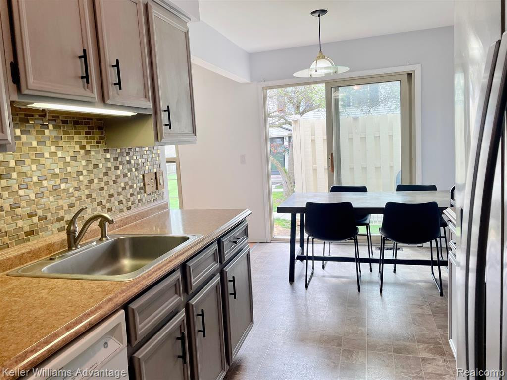 1596 Wimbledon Drive, Walled Lake, MI 48390 — Photo 6
