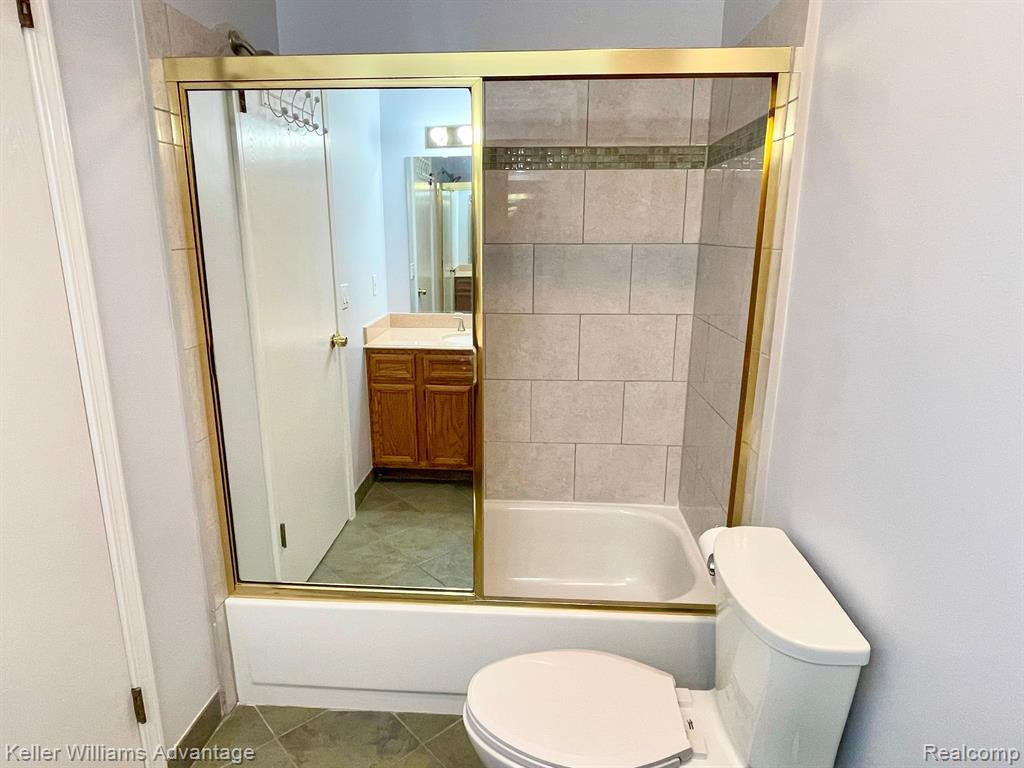 1596 Wimbledon Drive, Walled Lake, MI 48390 — Photo 11
