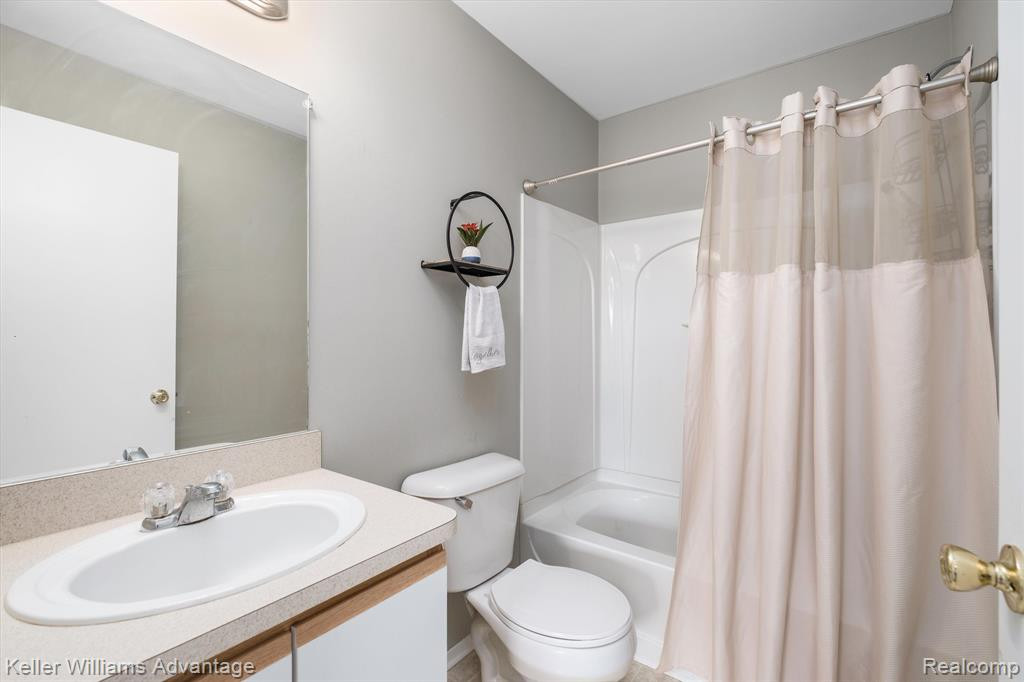 15605 STONE CROSSING Drive, Southfield, MI 48075 — Photo 10