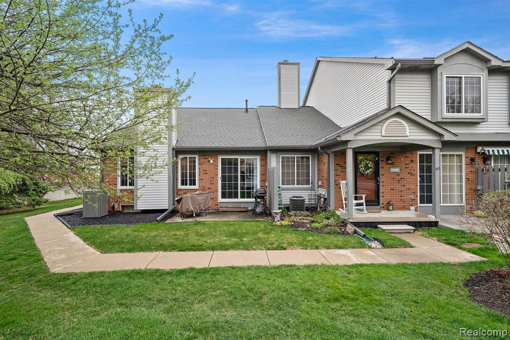 519 WINWOOD Circle, Walled Lake, MI 48390 — front exterior