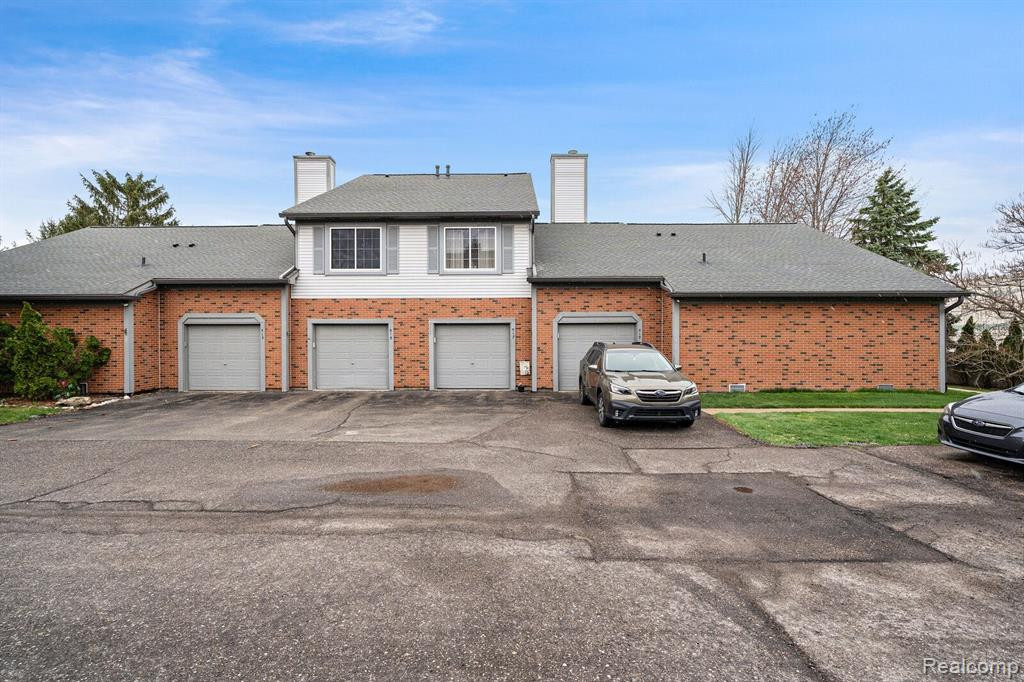 519 WINWOOD Circle, Walled Lake, MI 48390 — Photo 2