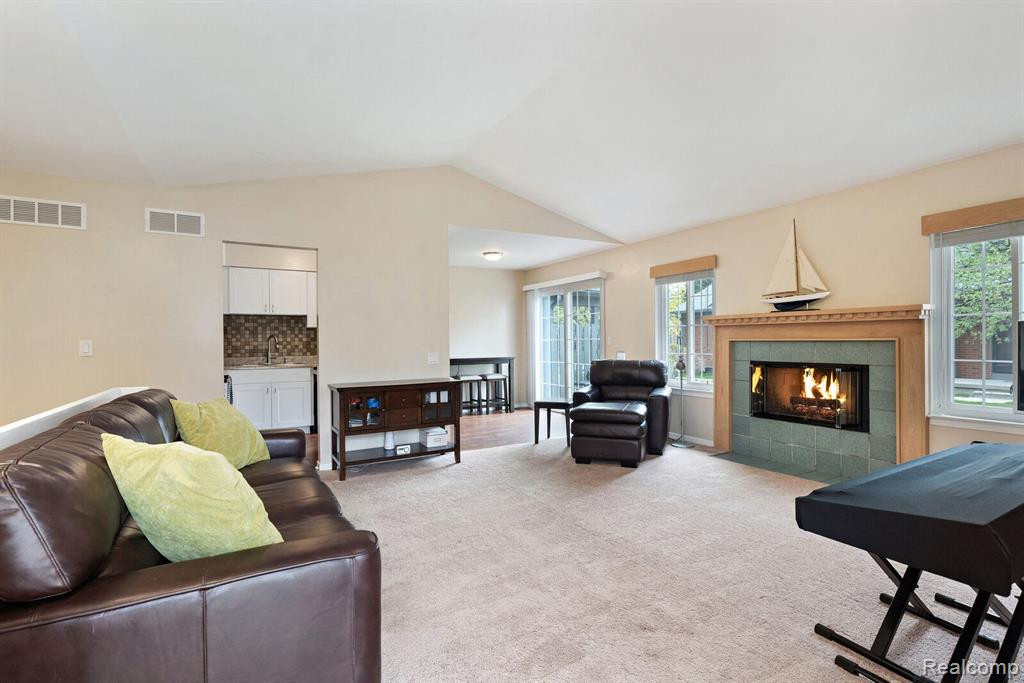 519 WINWOOD Circle, Walled Lake, MI 48390 — Photo 4