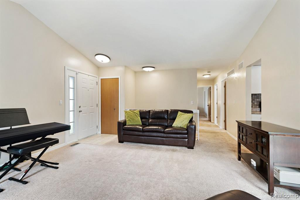 519 WINWOOD Circle, Walled Lake, MI 48390 — Photo 6