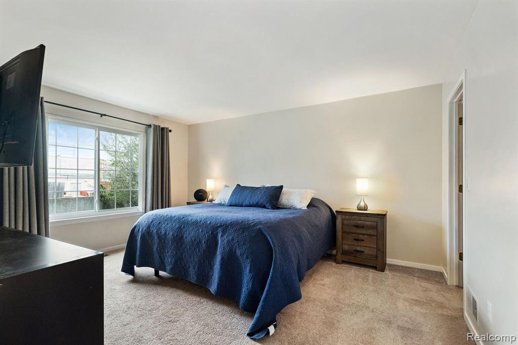 519 WINWOOD Circle, Walled Lake, MI 48390 — Photo 12