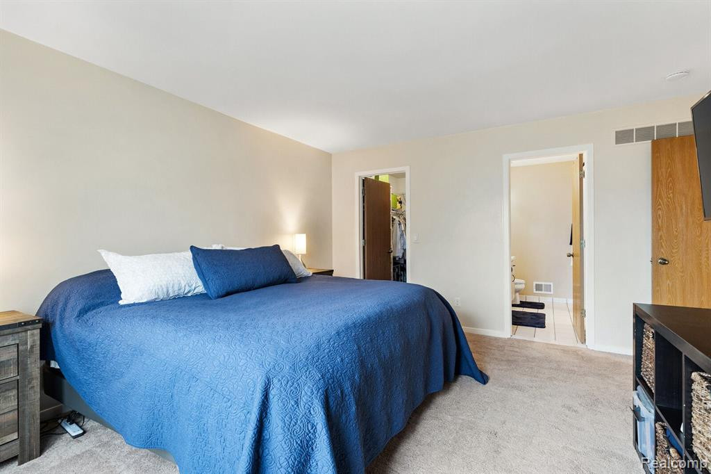 519 WINWOOD Circle, Walled Lake, MI 48390 — Photo 14