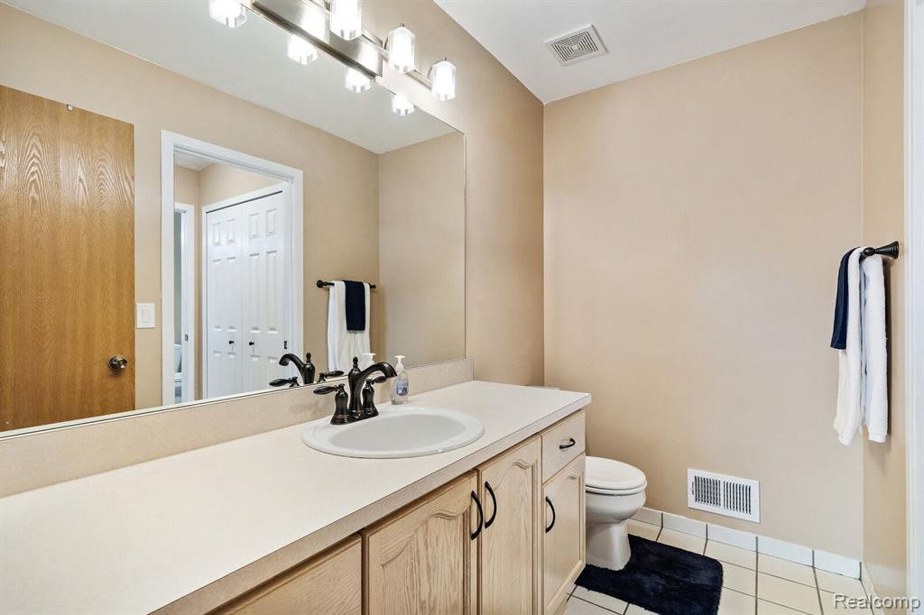 519 WINWOOD Circle, Walled Lake, MI 48390 — Photo 16