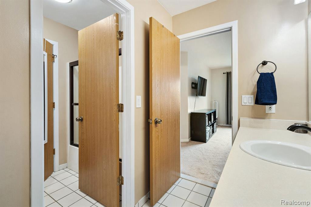 519 WINWOOD Circle, Walled Lake, MI 48390 — Photo 17