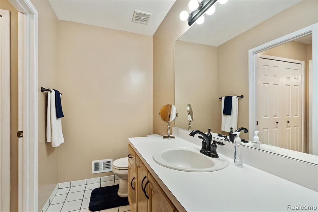 519 WINWOOD Circle, Walled Lake, MI 48390 — Photo 19