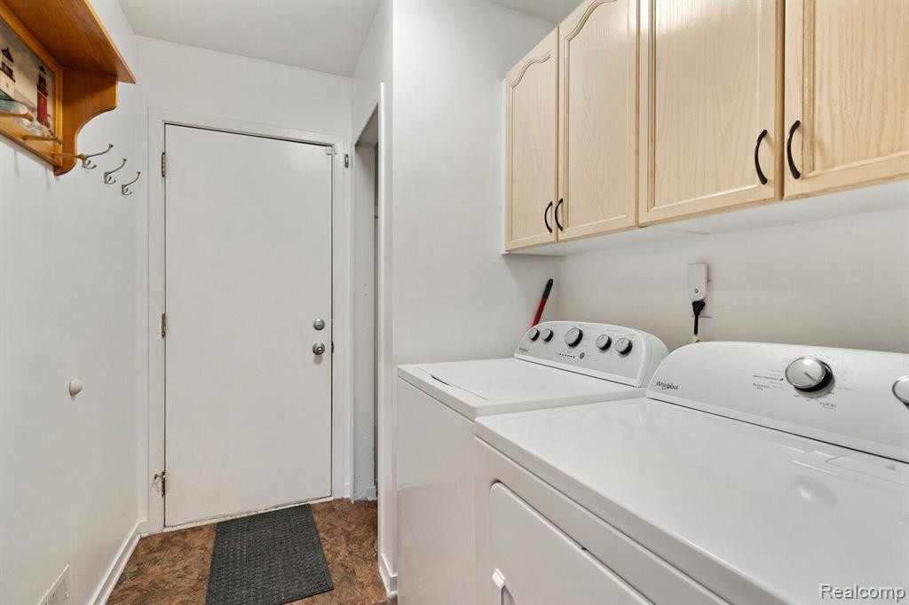 519 WINWOOD Circle, Walled Lake, MI 48390 — Photo 21