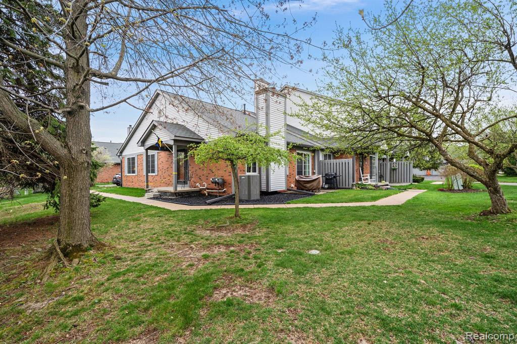 519 WINWOOD Circle, Walled Lake, MI 48390 — Photo 23