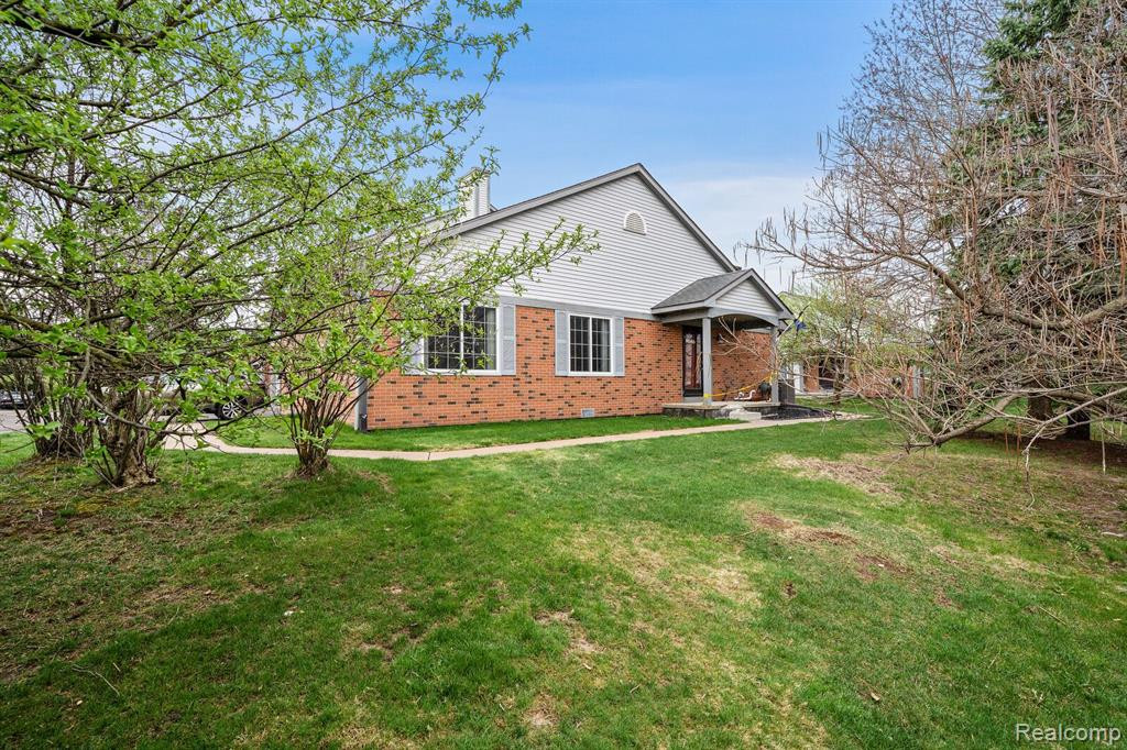 519 WINWOOD Circle, Walled Lake, MI 48390 — Photo 24