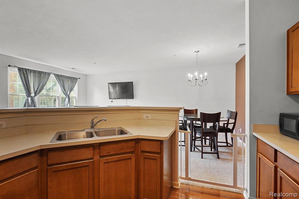 29031 Cullen Drive, Romulus, MI 48174 — Photo 9
