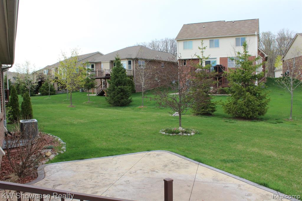 2244 BRIGANTINE, Commerce Twp, MI 48382 — Photo 2