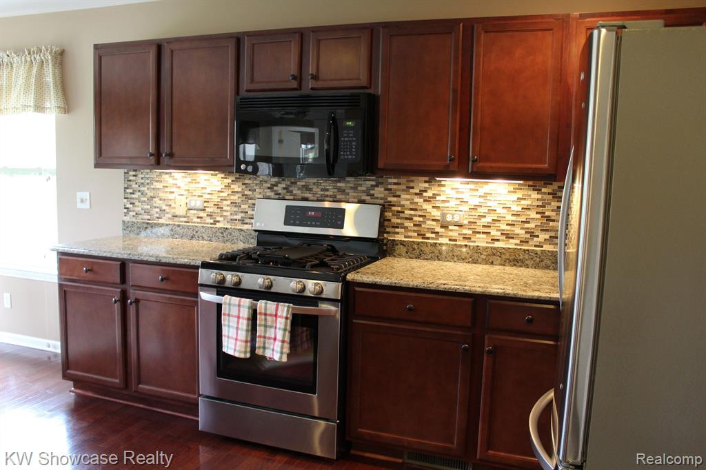 2244 BRIGANTINE, Commerce Twp, MI 48382 — Photo 15