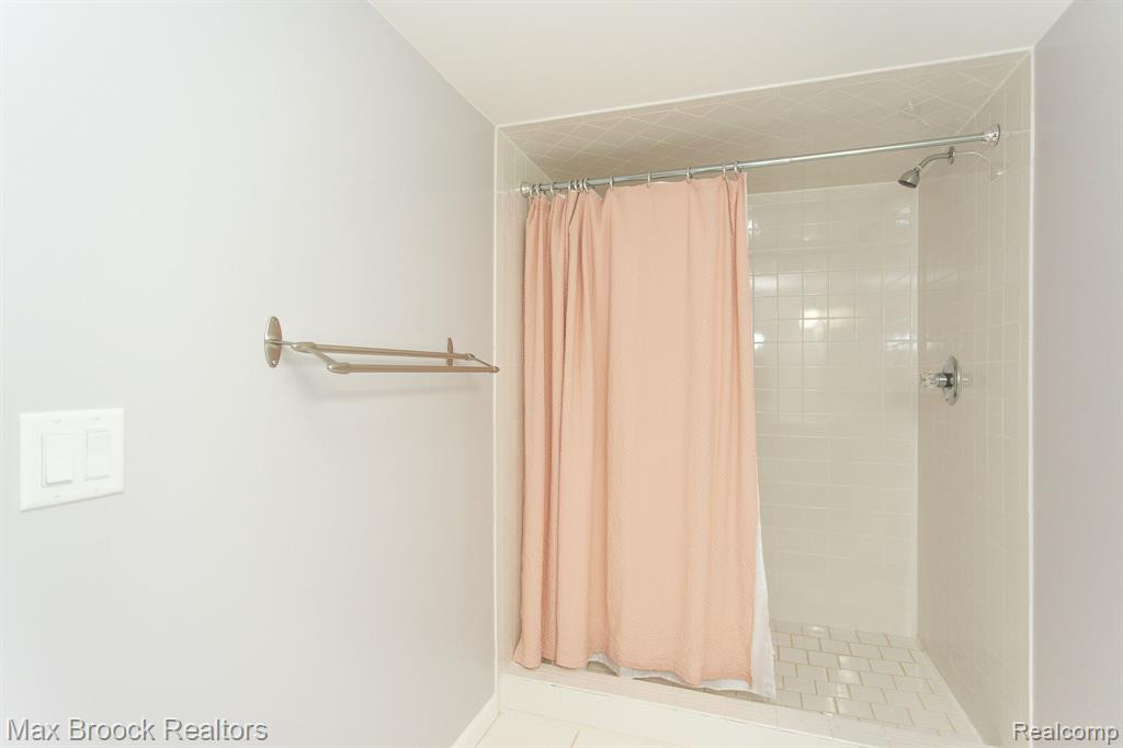 5778 CEDAR RIDGE Drive, Ann Arbor, MI 48103 — Photo 44