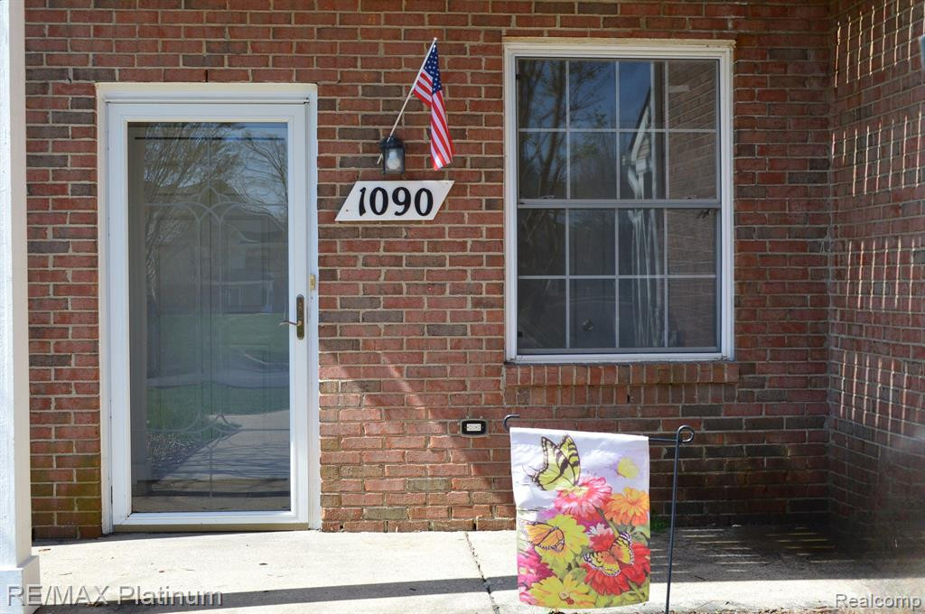 1090 SHIAWASSEE Circle, Howell, MI 48843 — Photo 2
