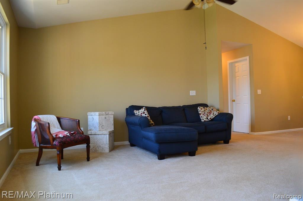 1090 SHIAWASSEE Circle, Howell, MI 48843 — Photo 6